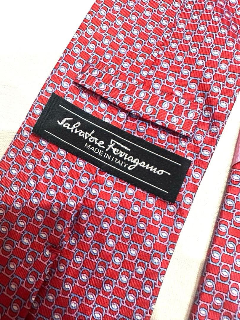 新品　未使用　美品　フェラガモ ネクタイ 2本セット