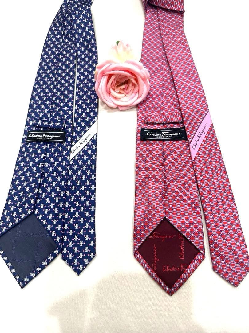 新品　未使用　美品　フェラガモ ネクタイ 2本セット