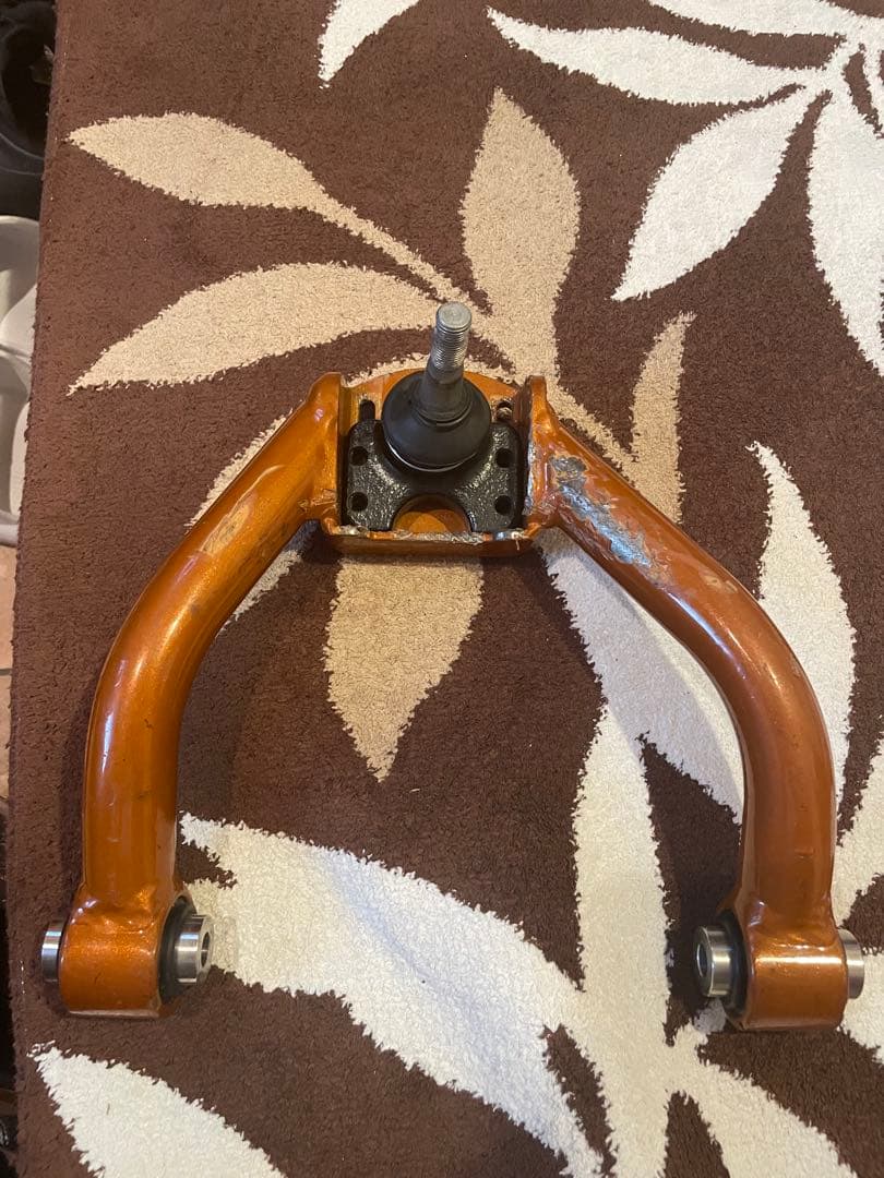 スキッドレーシング　フロントアッパーアーム マークX、クラウン等