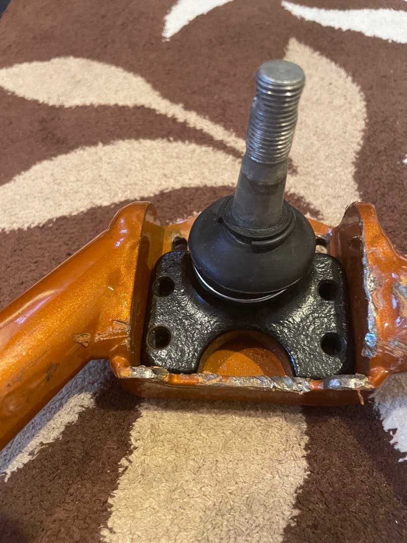 スキッドレーシング　フロントアッパーアーム マークX、クラウン等