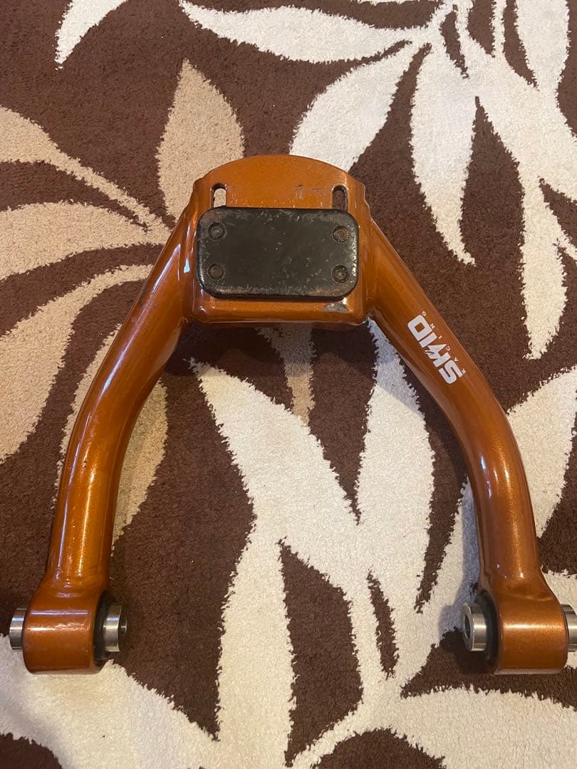 スキッドレーシング　フロントアッパーアーム マークX、クラウン等