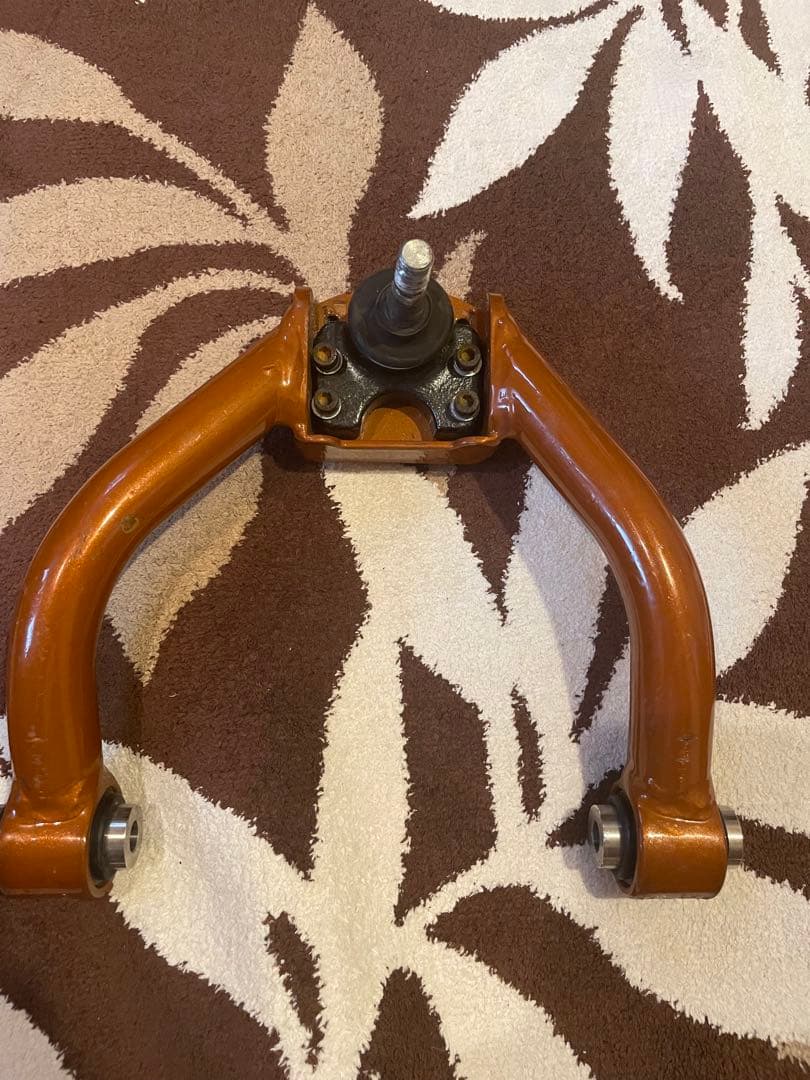 スキッドレーシング　フロントアッパーアーム マークX、クラウン等