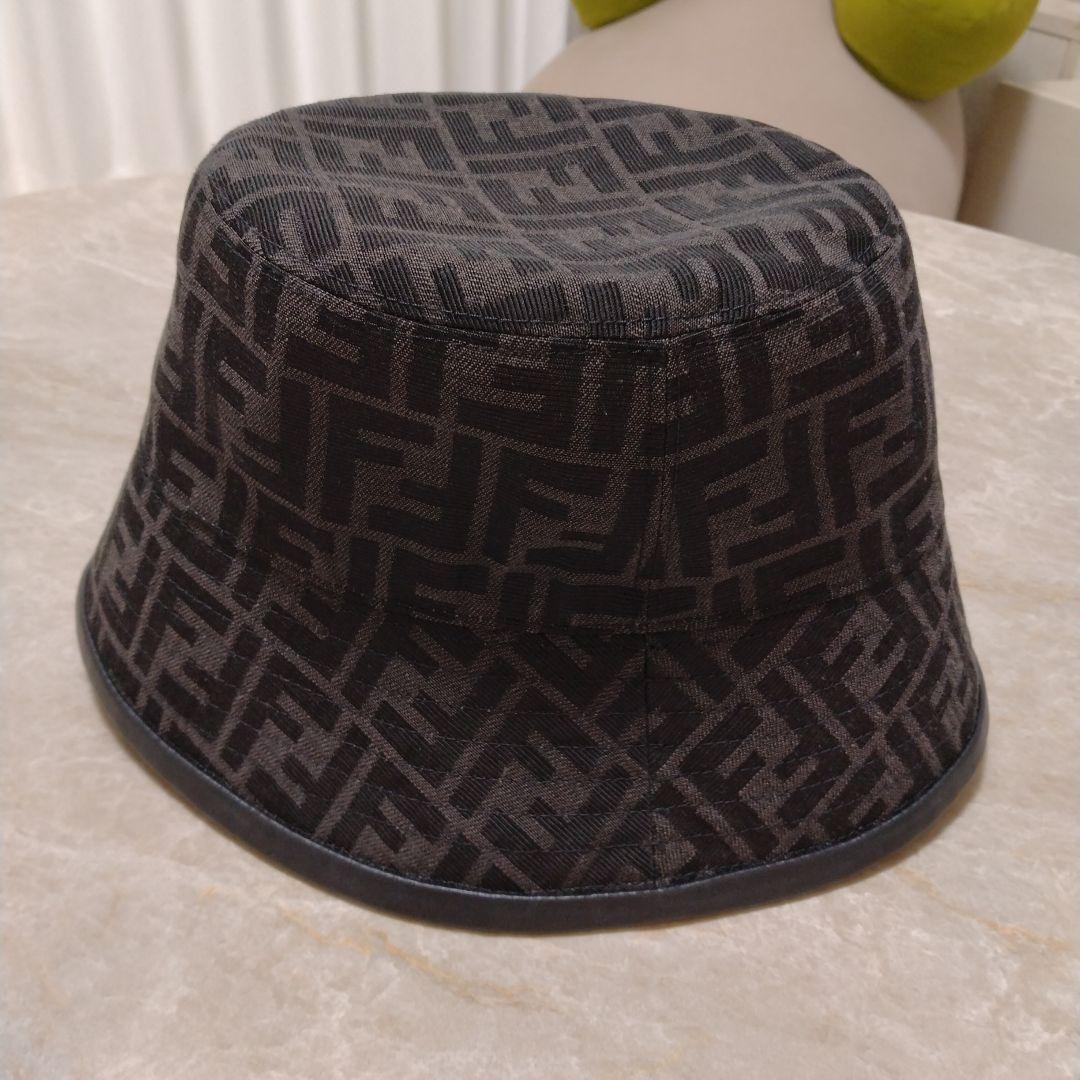 FENDI FFロゴ バケットハット グレー/ブラック