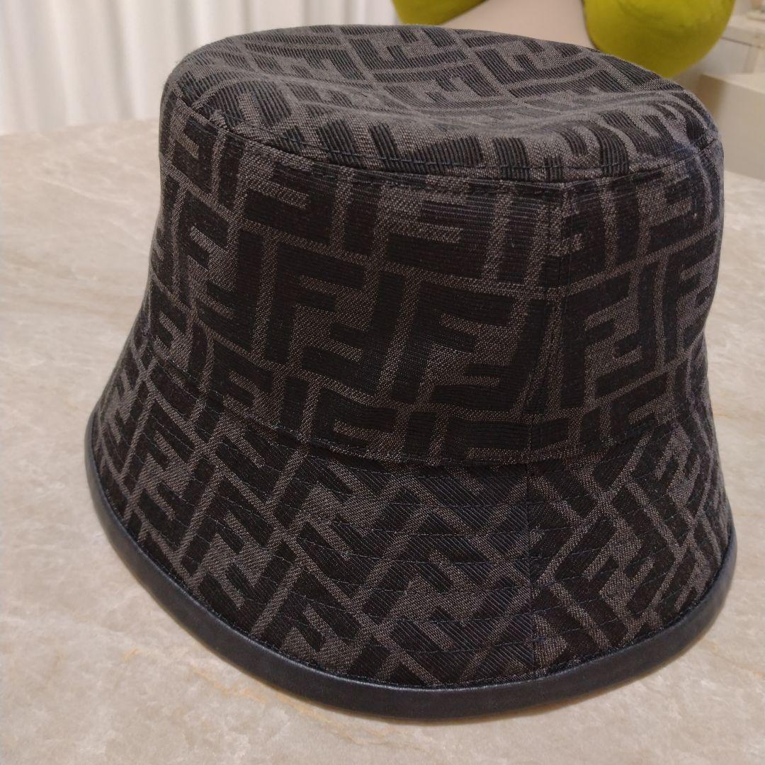 FENDI FFロゴ バケットハット グレー/ブラック