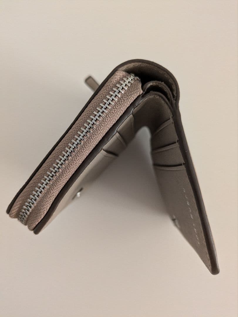 《新品・未使用》TORY BURCHトリーバーチ　財布　 2つ折り財布