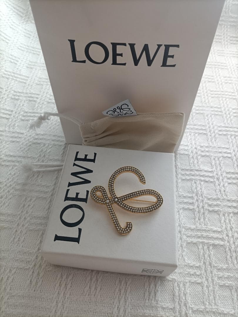 即発送✧ロエベ ブローチ パール✧loewe レディースアクセサリー  美品