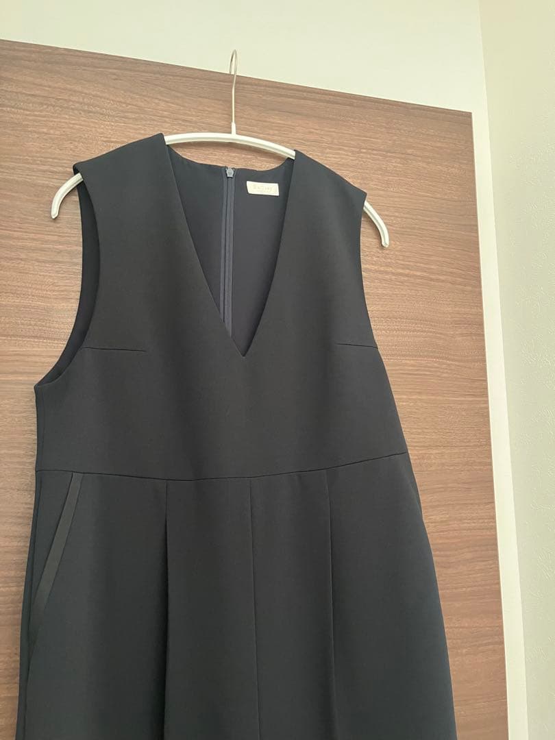 【極美品】ballsey ジョーゼットジャージーVネックオールインワン2025