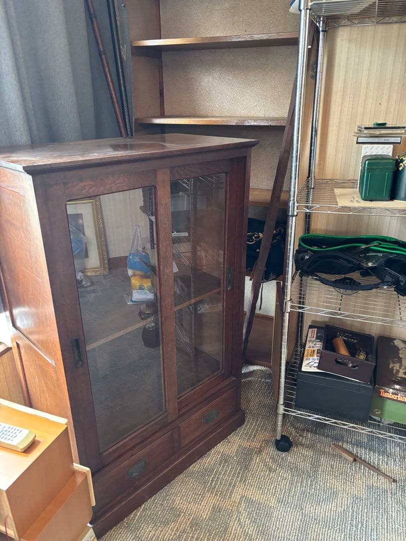 大幅ねさげ　木製ディスプレイキャビネット ガラス扉付き　引戸　本箱　送料無料