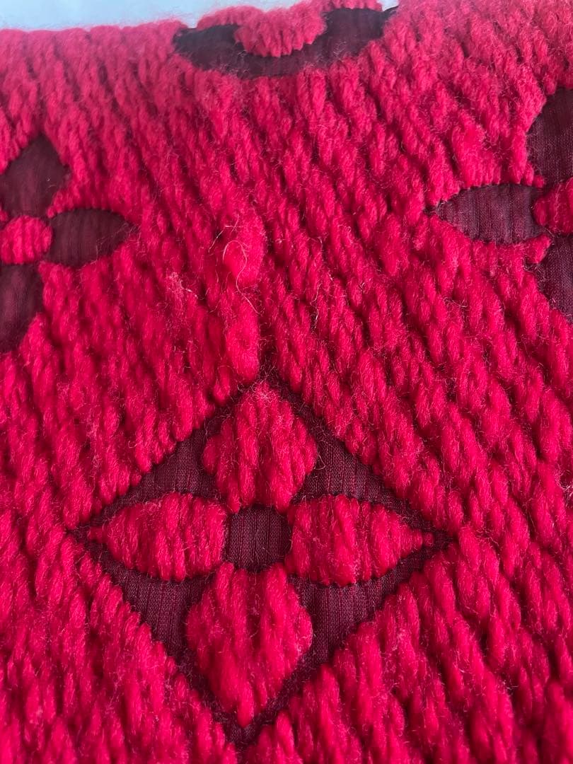 LOUIS VUITTON レッド マフラー　ヴェルニ