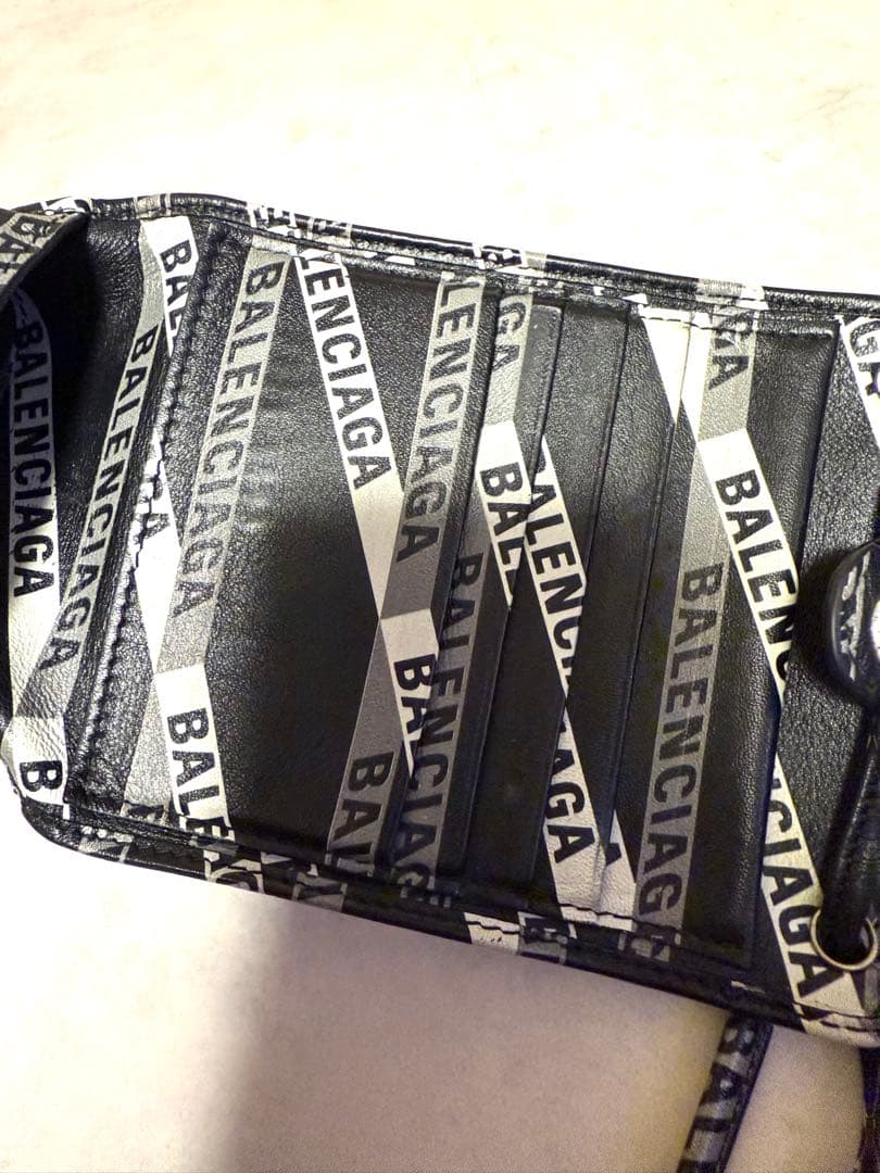 BALENCIAGAバレンシアガ二つ折り財布
