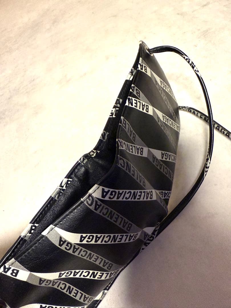 BALENCIAGAバレンシアガ二つ折り財布