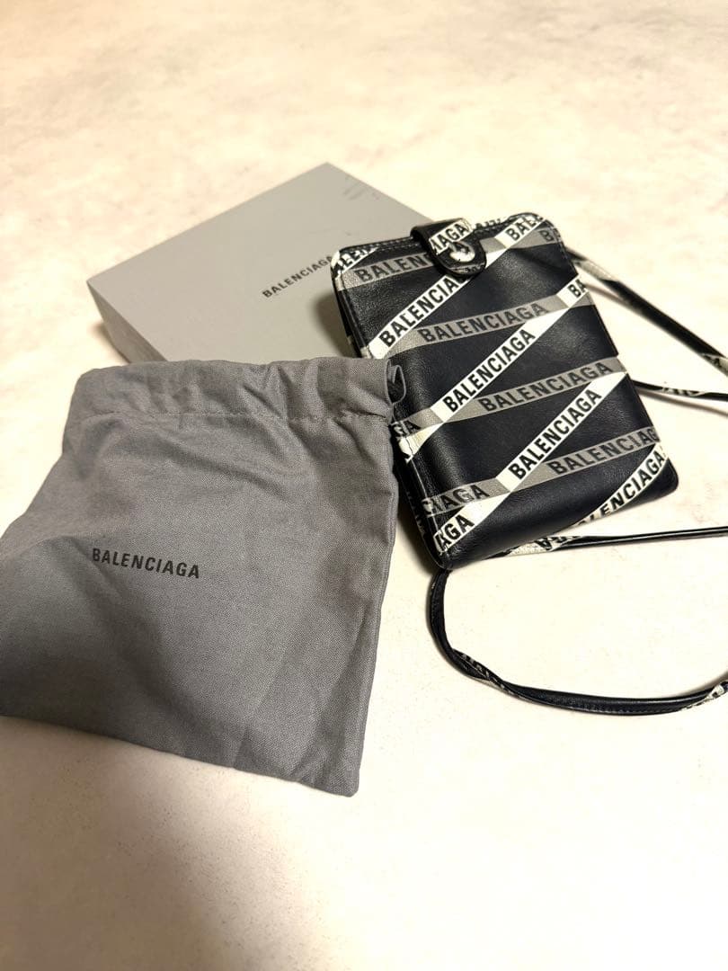 BALENCIAGAバレンシアガ二つ折り財布