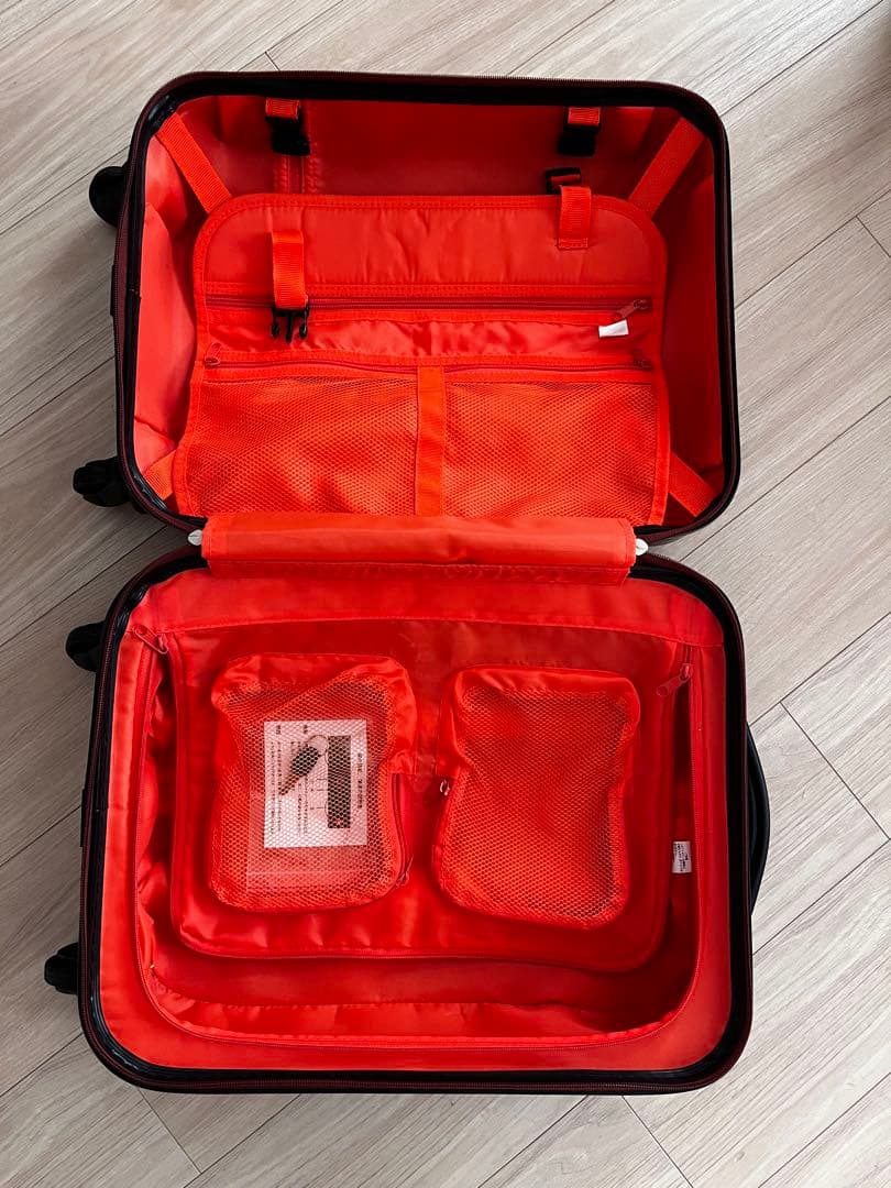 ツモリチサト　キャリーケース　猫エンボス　えんじ色