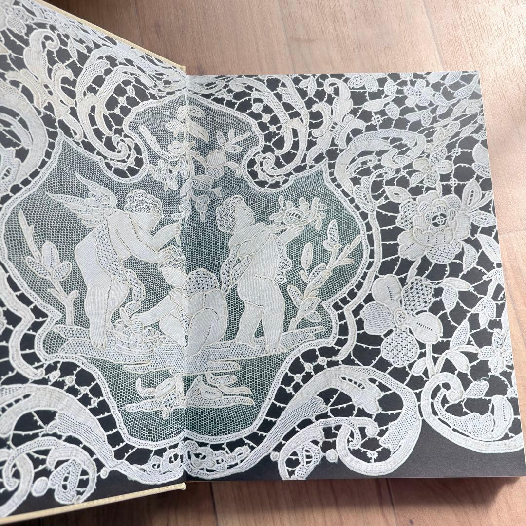 【洋書】Graced by Lace: アンティークリネンとレースのガイド