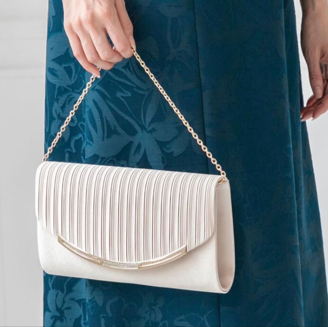 【美品】東京ソワール　プリーツデザインのパーティーバッグ
