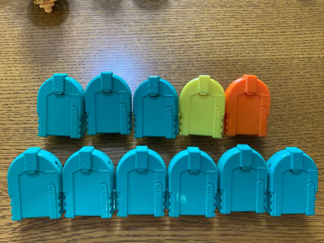 メタルファイトベイブレード約50個と競技用スタジアムのセット