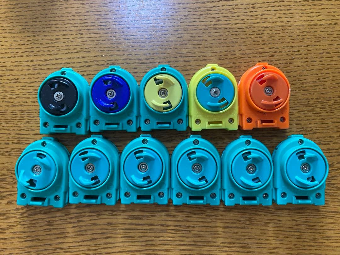 メタルファイトベイブレード約50個と競技用スタジアムのセット