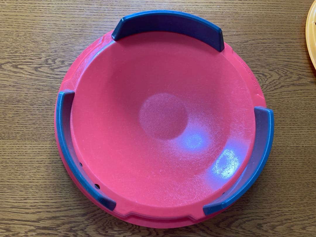 メタルファイトベイブレード約50個と競技用スタジアムのセット