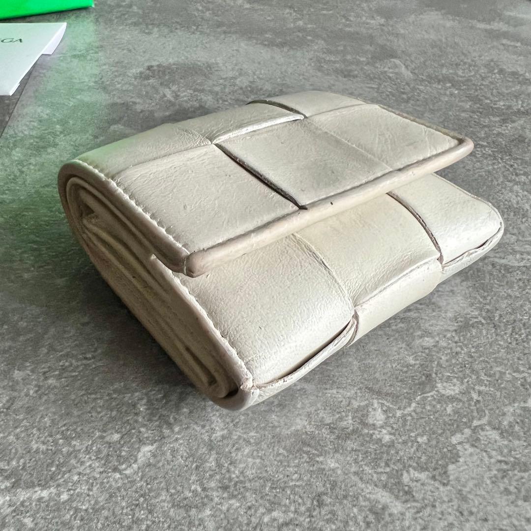 ⭐️ボッテガヴェネタ⭐️カセット 二つ折り財布 イントレチャート ホワイト