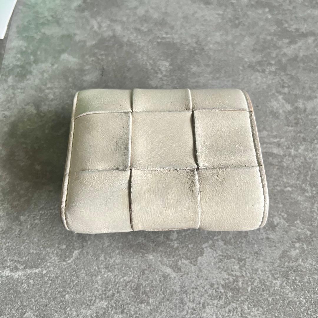 ⭐️ボッテガヴェネタ⭐️カセット 二つ折り財布 イントレチャート ホワイト