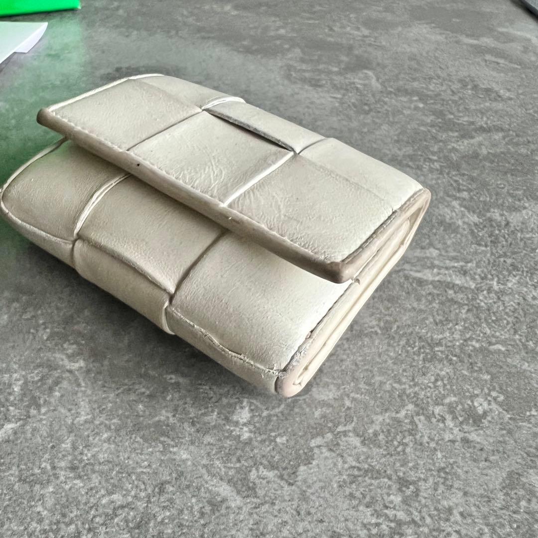 ⭐️ボッテガヴェネタ⭐️カセット 二つ折り財布 イントレチャート ホワイト