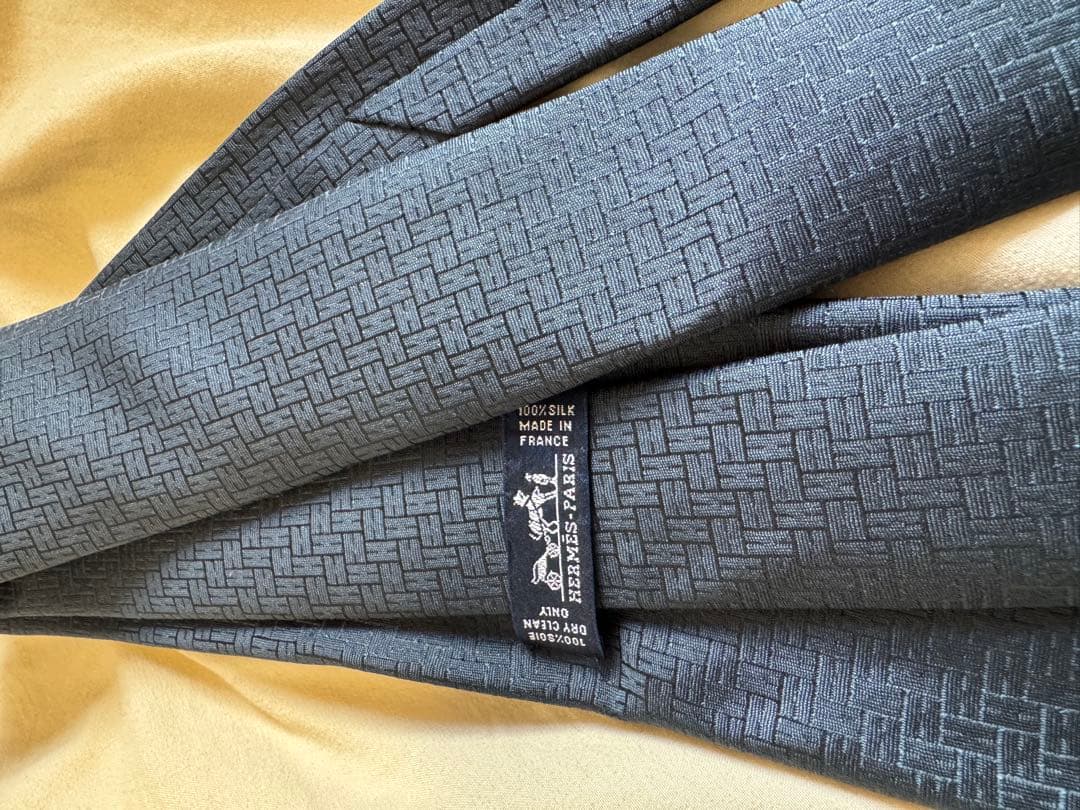 エルメス　シルク製ダークブルーのネクタイ