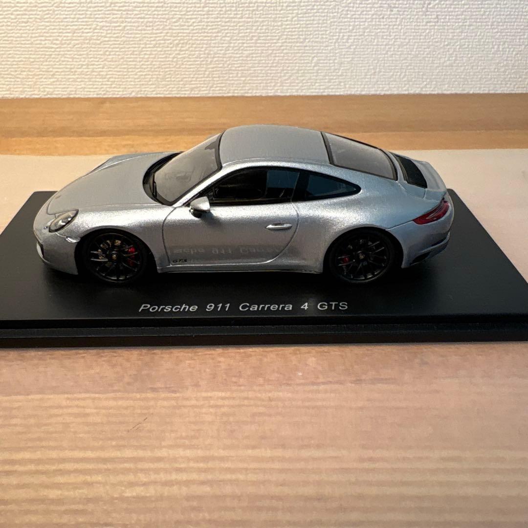 スパーク　ポルシェ　911 カレラ 4 gts 1/43 ミニカー　シルバー
