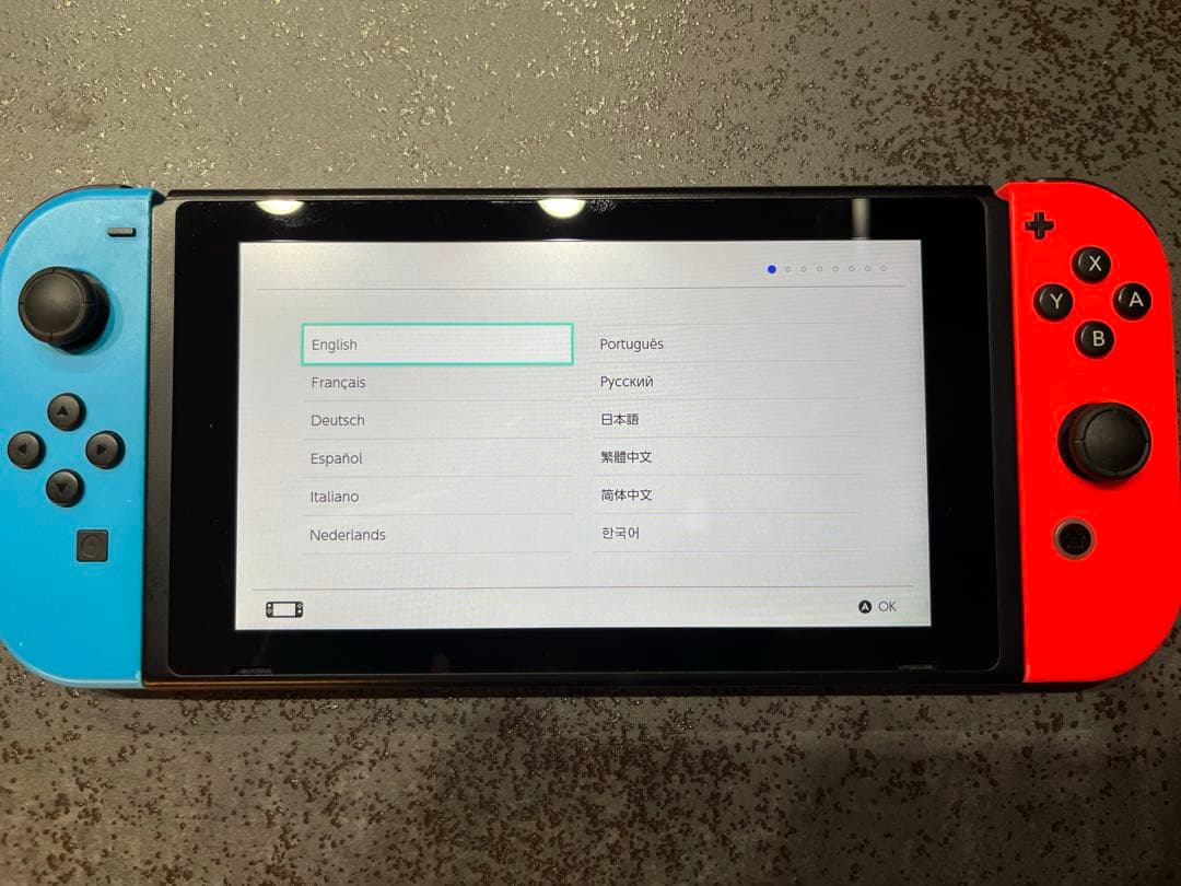 Nintendo Switch 本体 青と赤のJoy-Con付き