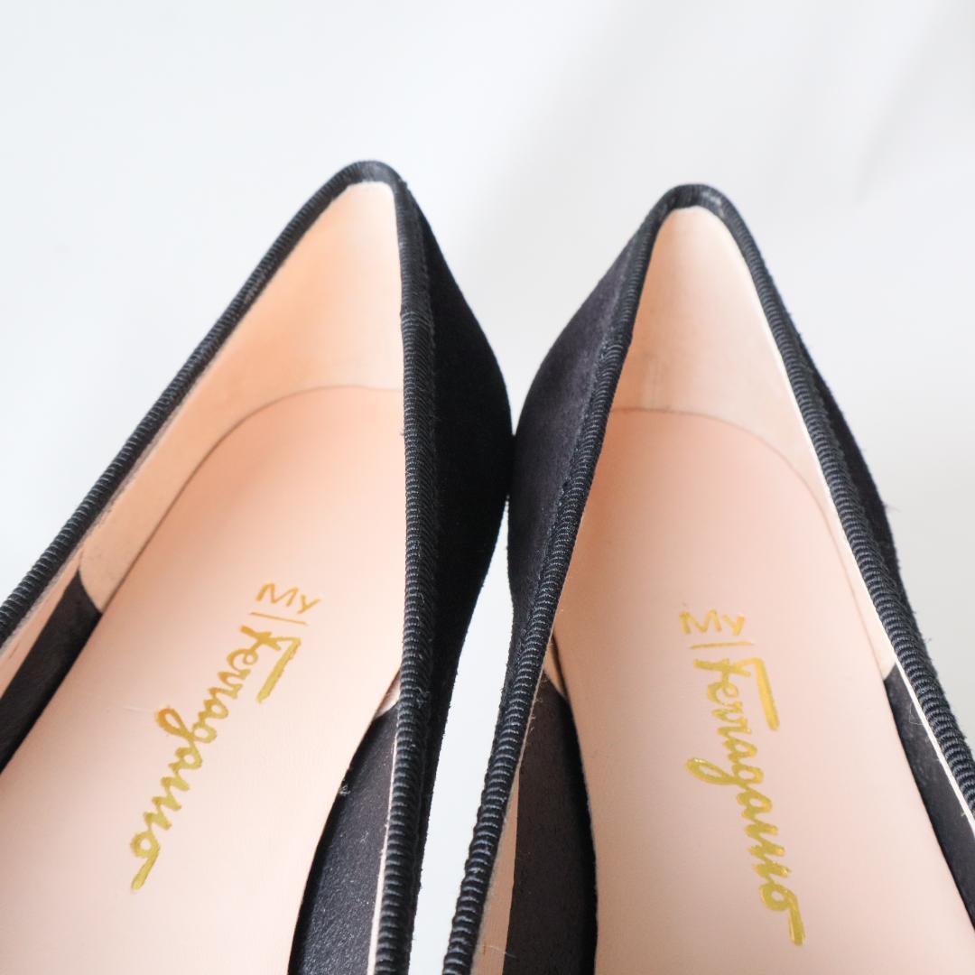 未使用フェラガモ　ヴァラパンプス黒　8D/25−25.5cm ロゴプレート
