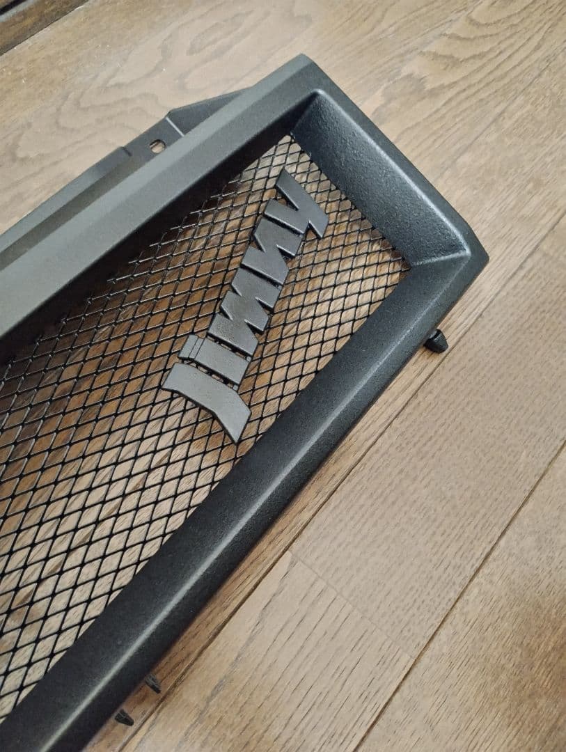 スズキジムニーJB23純正フロントグリル改 ラバーチッピング塗装 + エンブレム