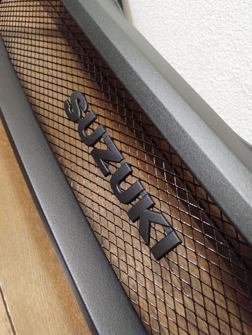 スズキジムニーJB23純正フロントグリル改 ラバーチッピング塗装 + エンブレム