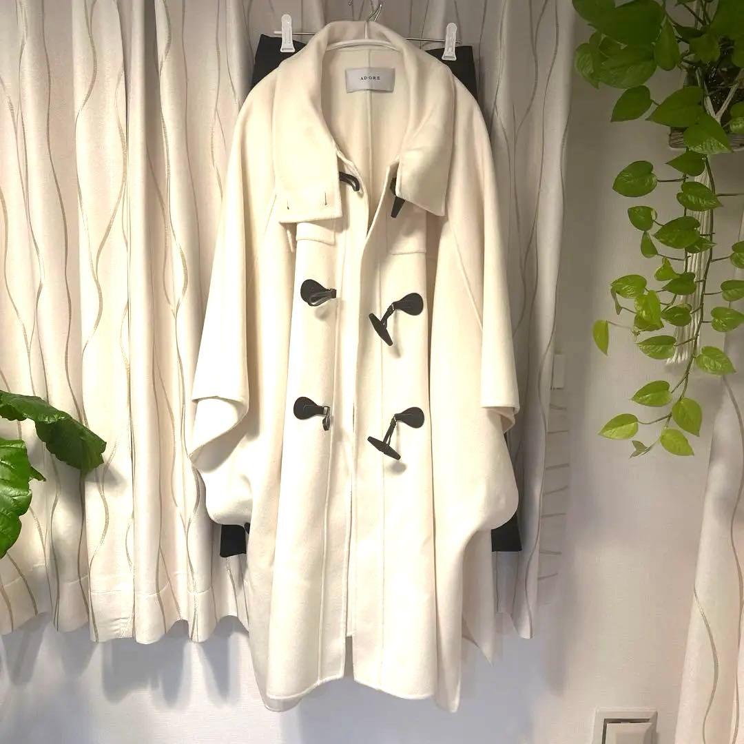 ADORE ソリッドウールリバーコート　ケープ風ダッフルコート ホワイト