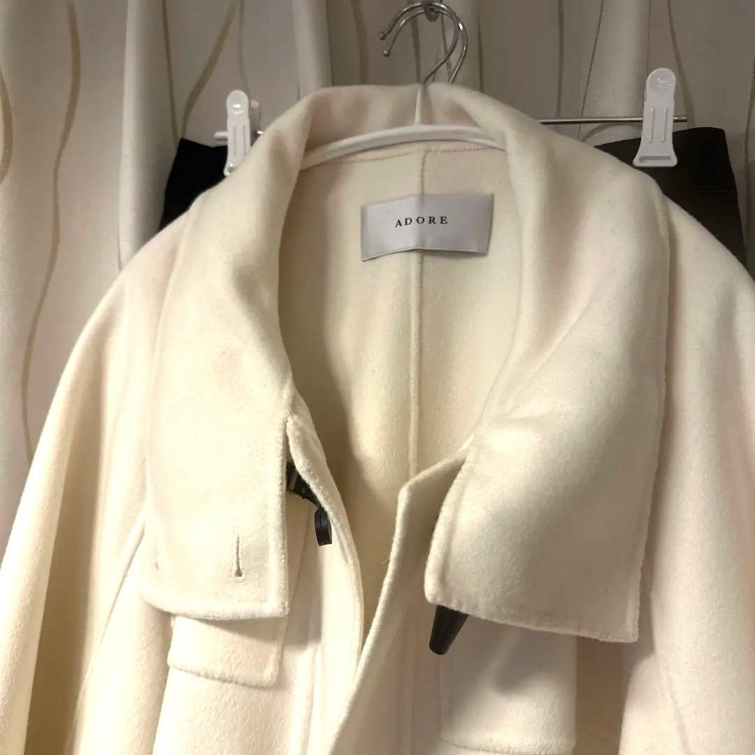 ADORE ソリッドウールリバーコート　ケープ風ダッフルコート ホワイト