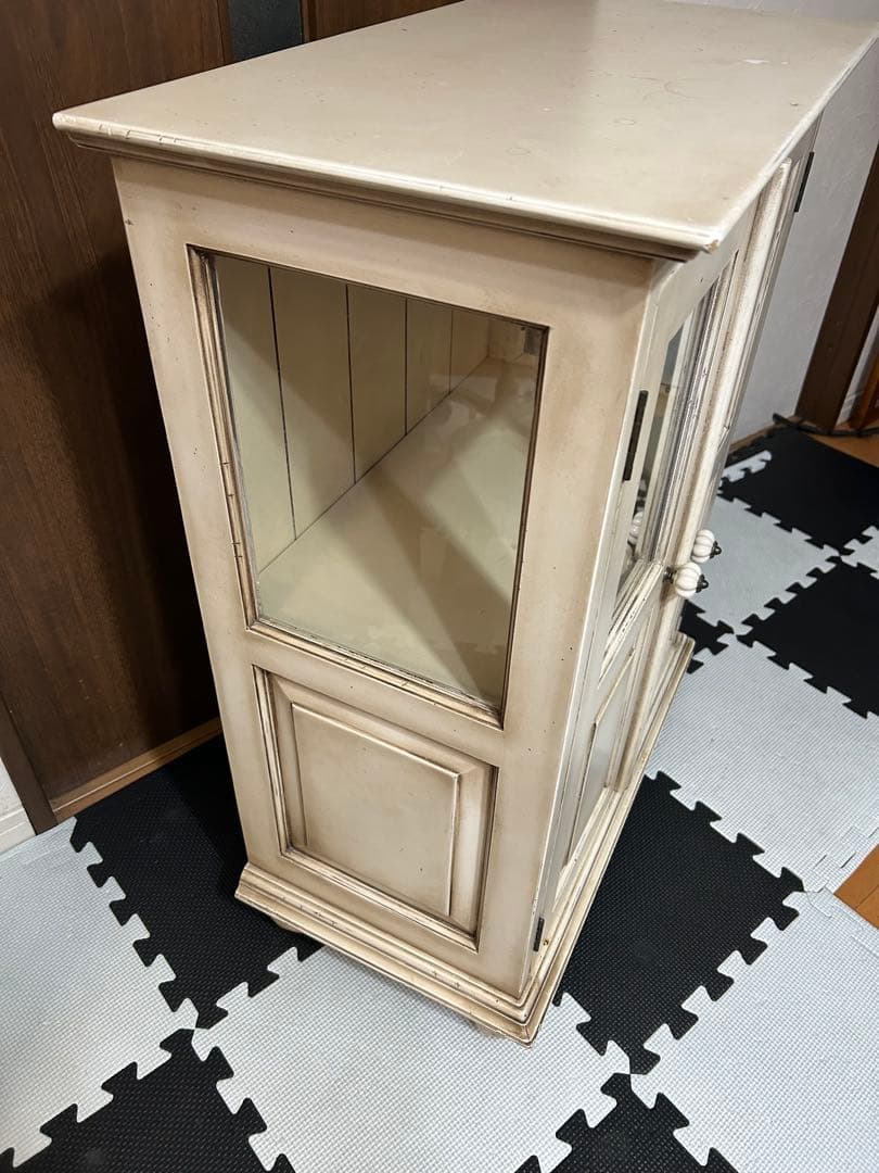 オールドメゾン　ヴィンテージ　アンティーク　ガラスキャビネット　収納棚