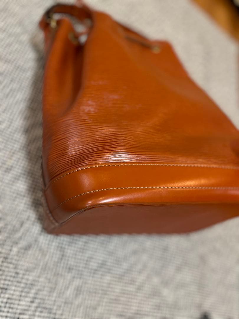 ルイヴィトン ショルダーバッグ エピ ノエ ポシェット付　 巾着型　ブラウン