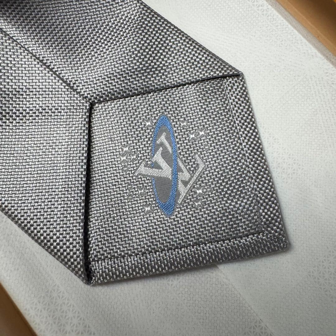 近年モデル ルイヴィトン ネクタイ サテライト 宇宙 惑星 アルジャン シルバー