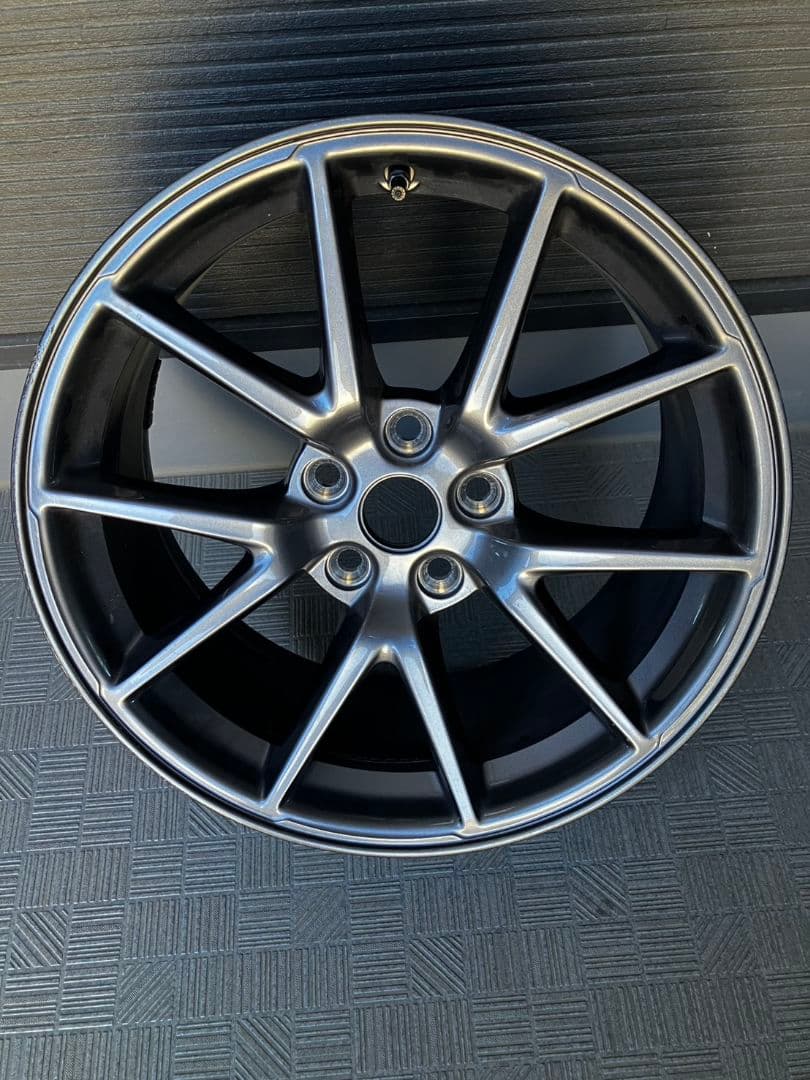 【中古】テスラモデル3 純正18インチホイールセット カバー＆TPMS付き