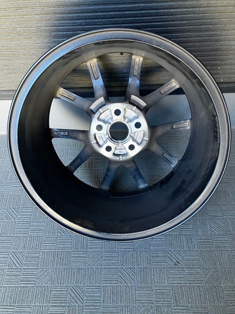 【中古】テスラモデル3 純正18インチホイールセット カバー＆TPMS付き