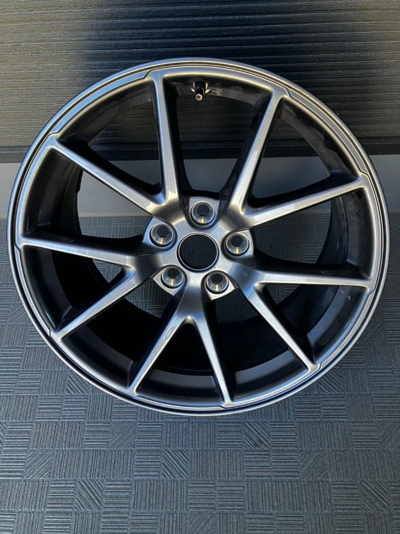 【中古】テスラモデル3 純正18インチホイールセット カバー＆TPMS付き