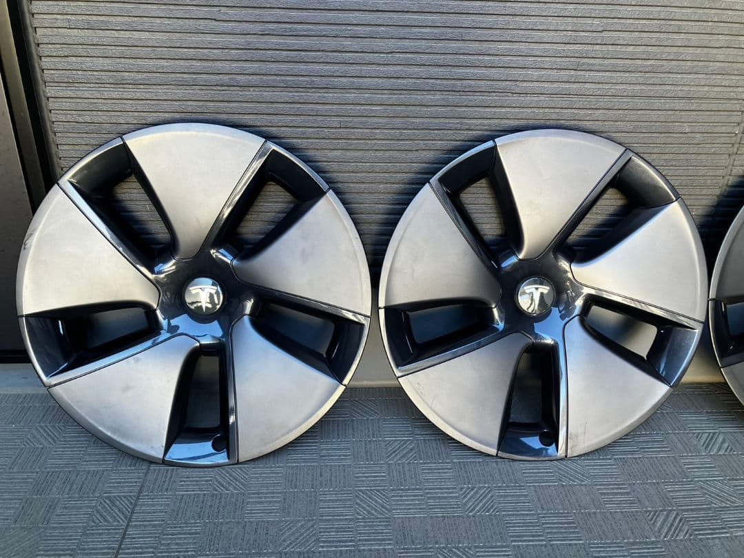 【中古】テスラモデル3 純正18インチホイールセット カバー＆TPMS付き