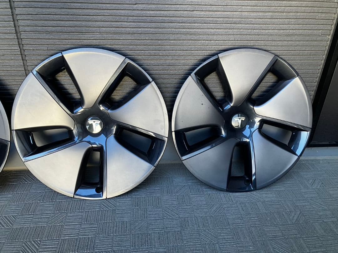 【中古】テスラモデル3 純正18インチホイールセット カバー＆TPMS付き