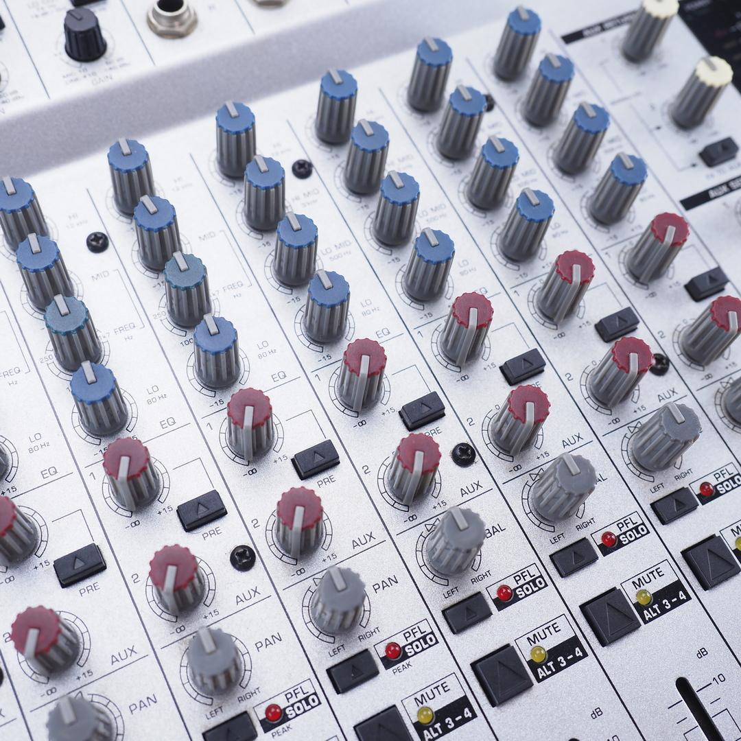 BEHRINGER MX2004A ACアダプターなしだけど動作確認済品