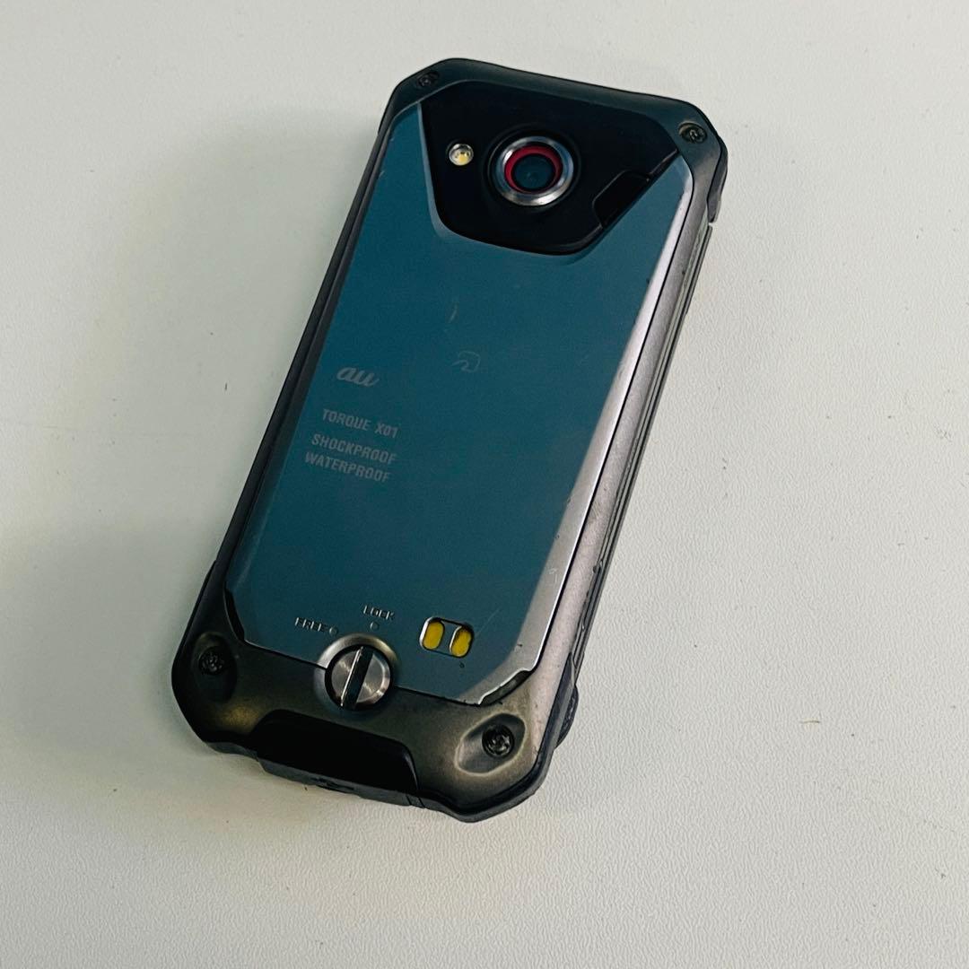 au TORQUE X01 折りたたみ式携帯電話 シルバー/ブラック