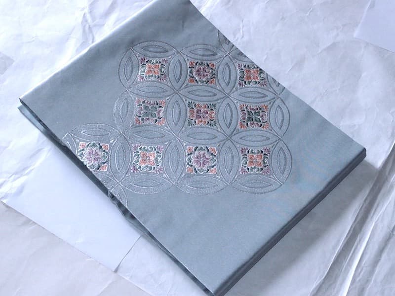 織りの九寸名古屋帯（花菱古典文）薄くキラリと　正絹美品