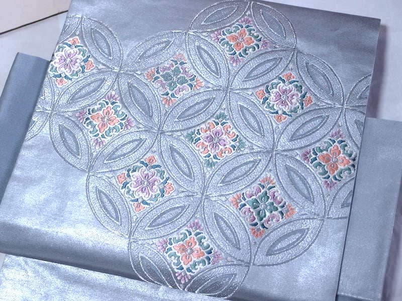 織りの九寸名古屋帯（花菱古典文）薄くキラリと　正絹美品