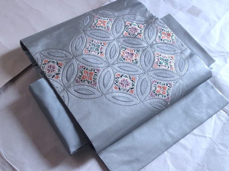 織りの九寸名古屋帯（花菱古典文）薄くキラリと　正絹美品