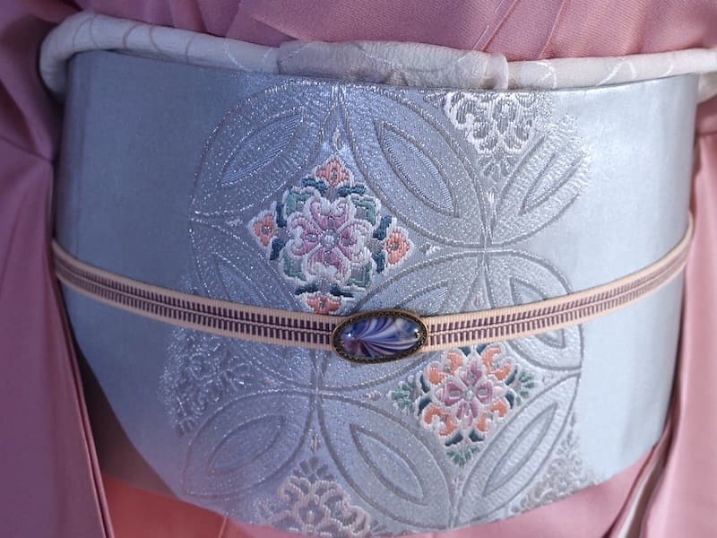 織りの九寸名古屋帯（花菱古典文）薄くキラリと　正絹美品