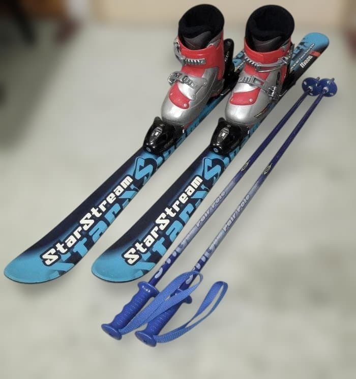 年末値引　ジュニア用スキーセット★スキー板110／靴19-19.5/ストック85