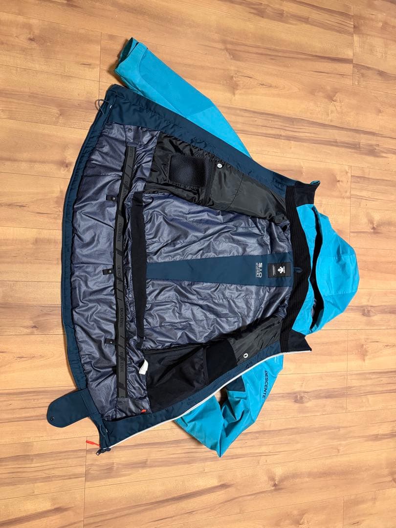 スキーウェア　デサント