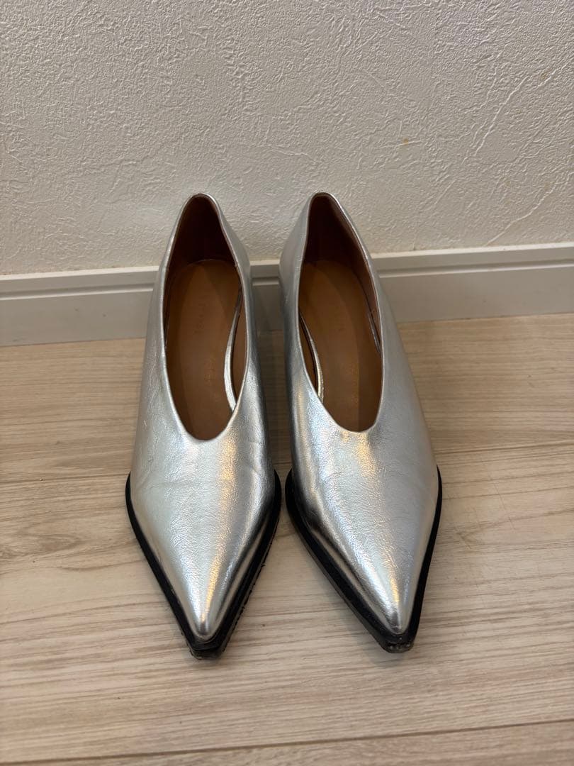 ADAM ET ROPE フォルムウェッジパンプス シルバー